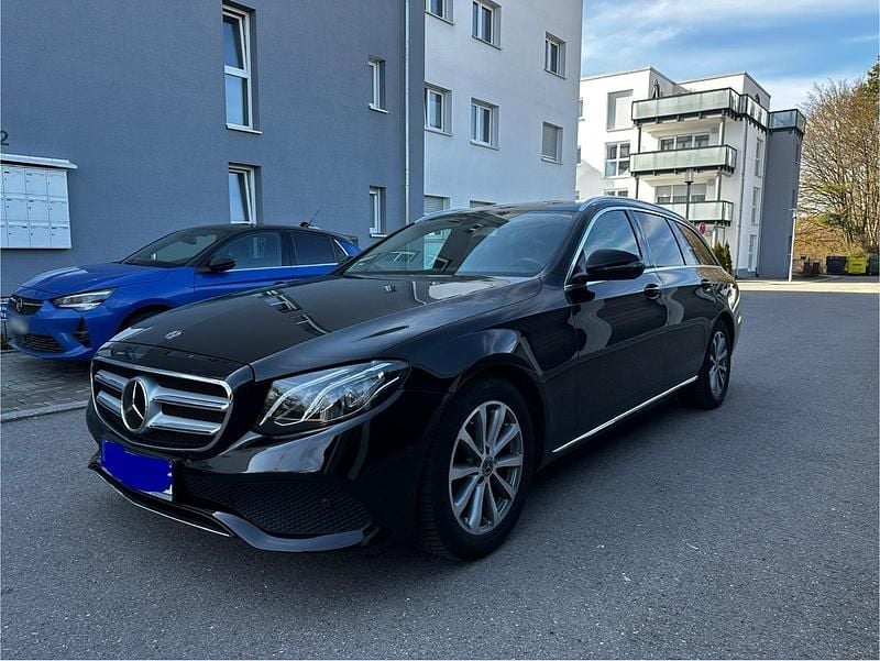 Gebraucht Mercedes E220 Avantgarde 194 PS (142 kW) 2018 Schwarz Kombi