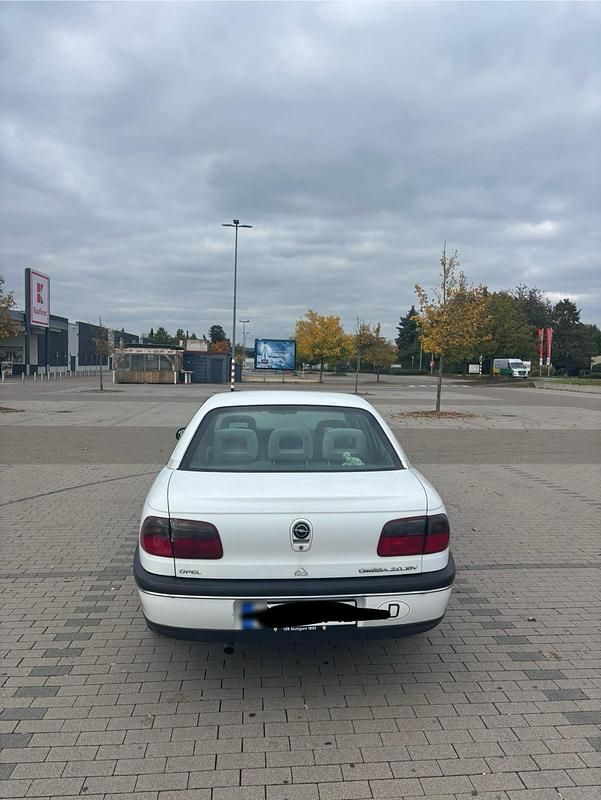 Gebraucht Opel Omega 136 PS (100 kW) 1997 Weiß Limousine