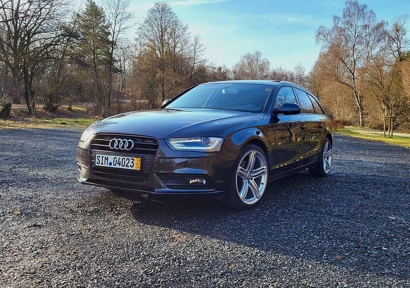 Grau Gebraucht 2013 Audi A4 Attraction Kombi | 8.599 € (Guter Preis) - Bild 1/4
