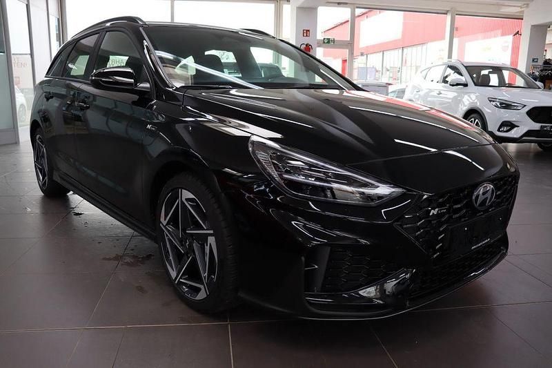 Neu Hyundai i30 N Line 140 PS (102 kW) 2025 Abyss black Kombi