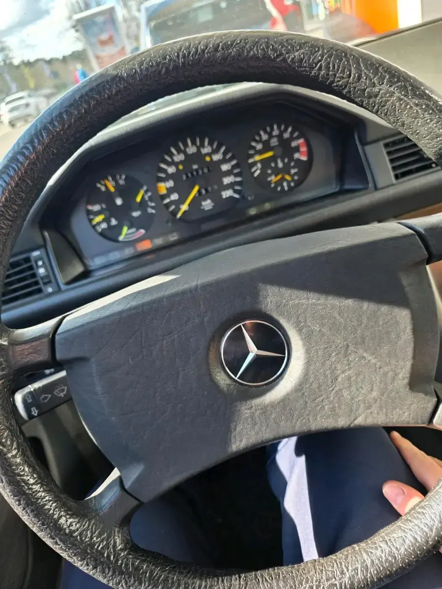 Gebraucht Mercedes E230 132 PS (97 kW) 1988 Grau Limousine