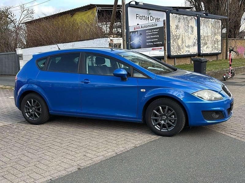 Usata Seat Leon 105 CV (77 kW) 2010 Blu Utilitaria