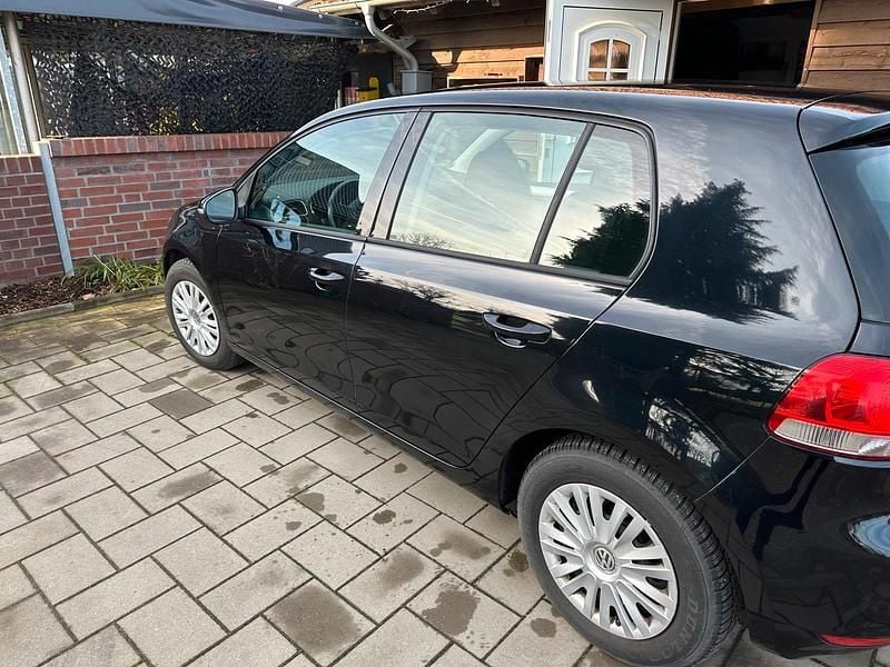 Gebraucht VW Golf VI 80 PS (58 kW) 2011 Schwarz Kleinwagen