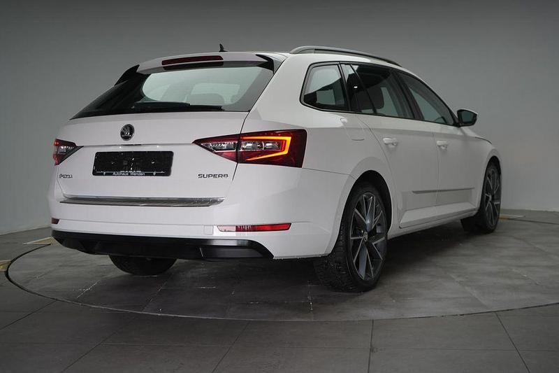 Gebraucht Skoda Superb Active 150 PS (110 kW) 2019 Candy white Kombi