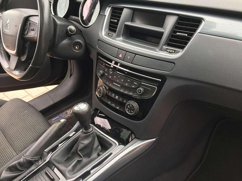 Gebraucht Peugeot 508 SW Active 156 PS (114 kW) 2011 Lackierung schwarz perla nera/ Kombi