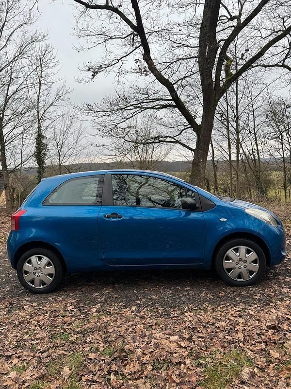 Gebraucht Toyota Yaris 70 PS (51 kW) 2006 Blau Kleinwagen