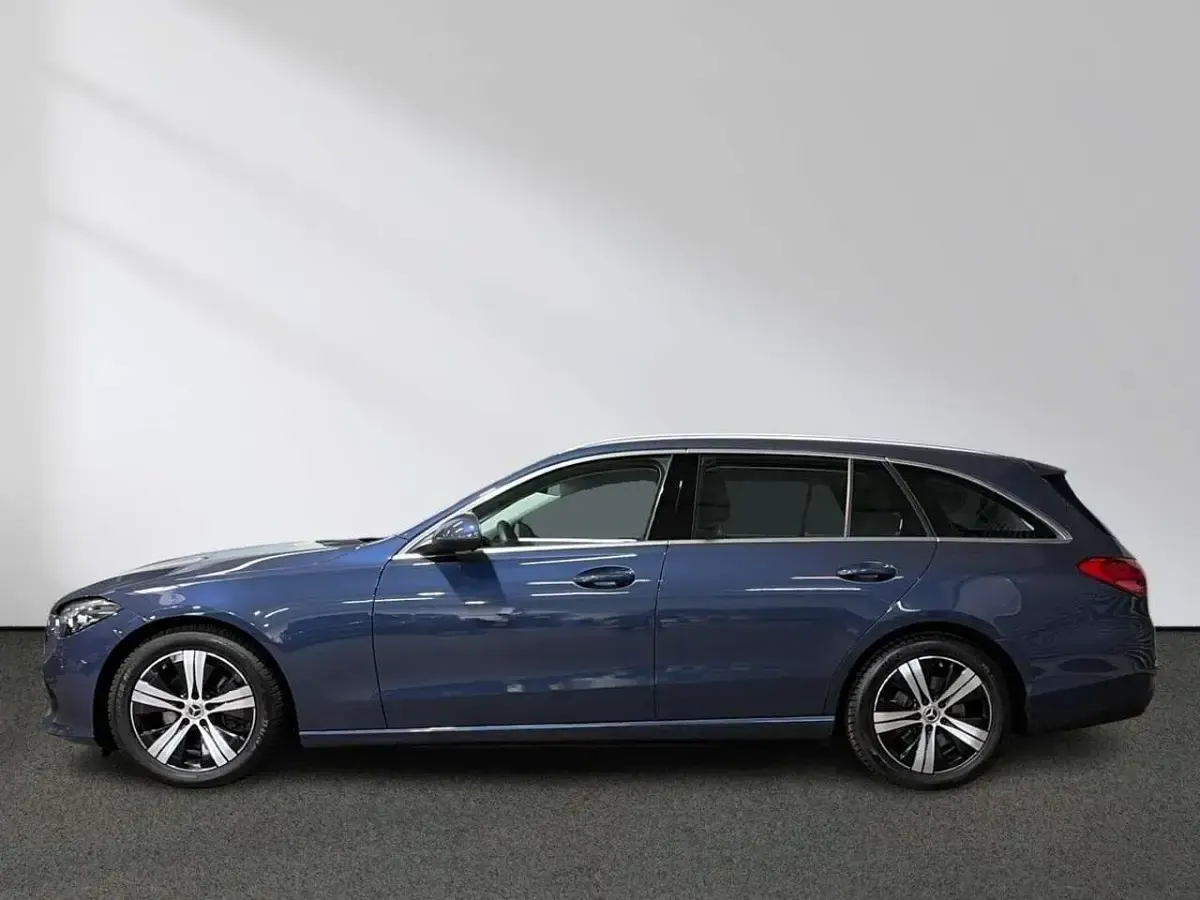 Gebraucht Mercedes C220 Avantgarde 200 PS (147 kW) 2023 Blau Limousine