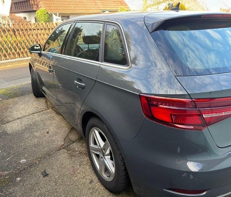 Gebraucht Audi A3 Design 150 PS (110 kW) 2019 Grau Limousine