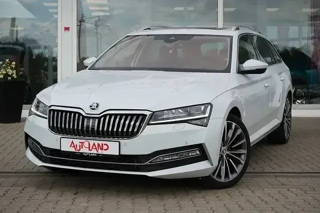 Gebraucht Skoda Superb LAURIN & KLEMENT 200 PS (147 kW) 2023 Weiß Kombi