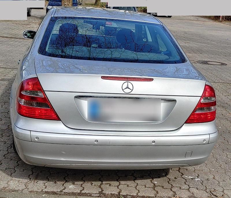 Gebraucht Mercedes E200 163 PS (119 kW) 2004 Silber Limousine