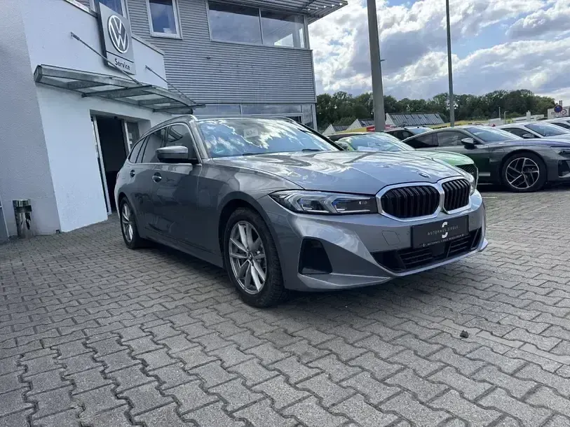 Gebraucht BMW 330 Comfort Edition 286 PS (210 kW) 2023 Skyscraper grau (metallic) Kombi