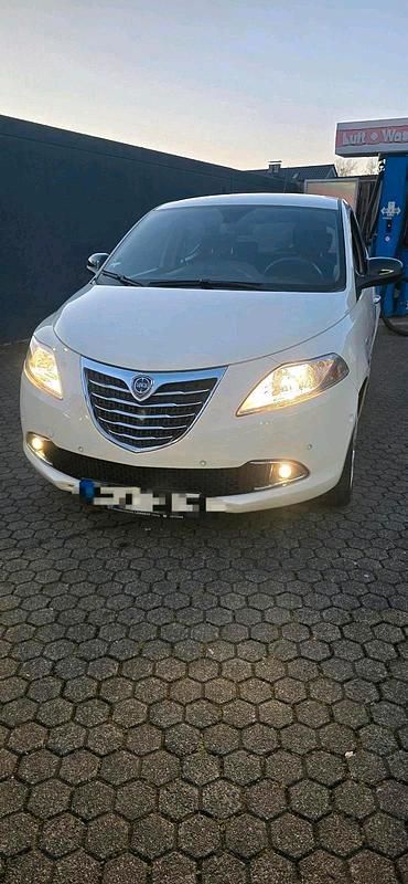 Second-hand Lancia Ypsilon 85 CP (62 kW) 2011 Alb Hatchback