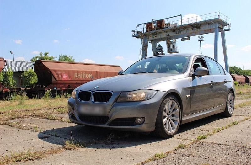 Gebraucht BMW 318 143 PS (105 kW) 2009 Grau Limousine