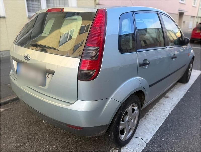Gebraucht Ford Fiesta 60 PS (44 kW) 2004 Silber Kleinwagen