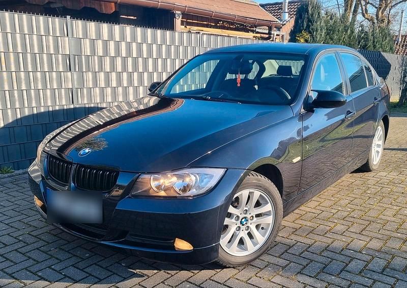Gebraucht BMW 318 130 PS (95 kW) 2007 Blau Limousine