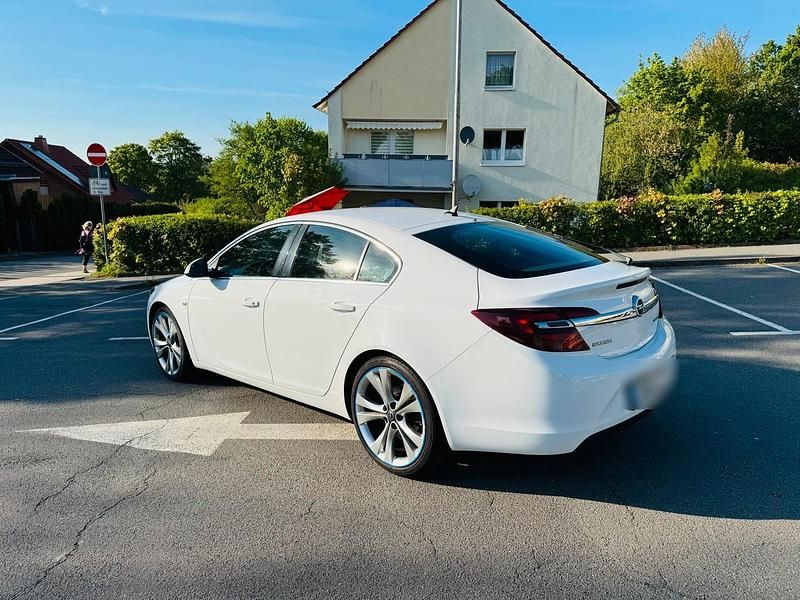 Weiß Gebraucht 2015 Opel Insignia Sport Limousine | 7.999 € (Etwas zu teuer) - Bild 1/4
