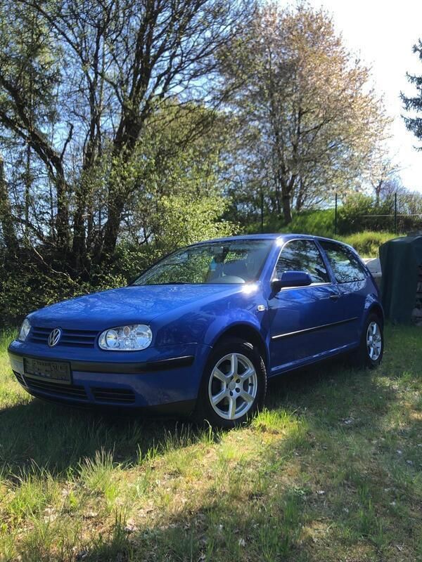 Blau Gebraucht 2001 VW Golf IV Kleinwagen | 2.200 € (Teuer) - Bild 1/4