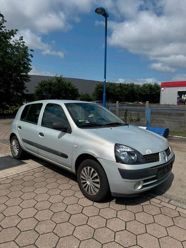 Silber Gebraucht 2003 Renault Clio II Limousine | 999 € (Guter Preis) - Bild 1/4