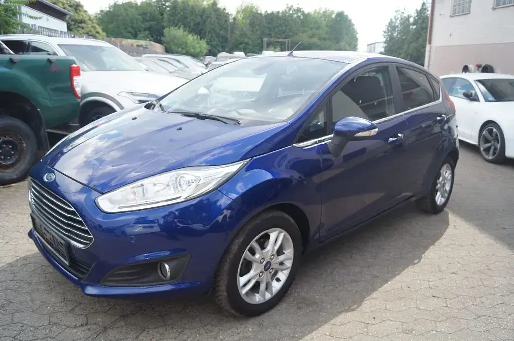 Gebraucht Ford Fiesta Titanium 101 PS (74 kW) 2016 Blau Kleinwagen