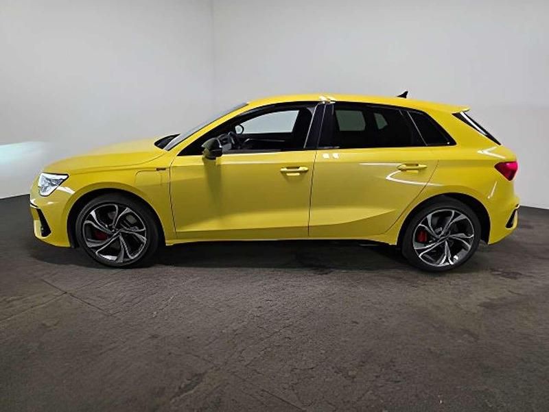 Second-hand Audi A3 S-Line 245 CP (180 kW) 2022 Galben Berlinǎ