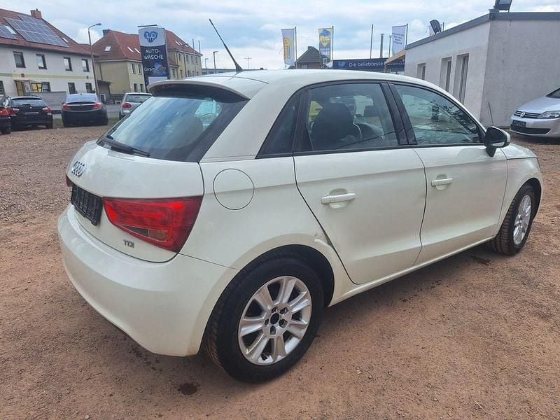 Gebraucht Audi A1 Sportback Attraction 90 PS (66 kW) 2012 Weiß Kleinwagen