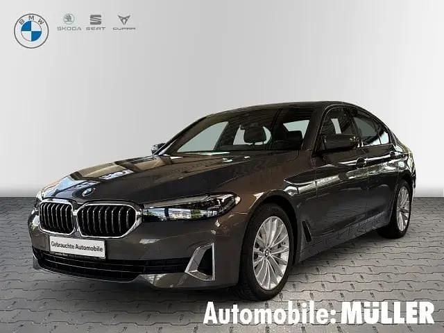Grau Gebraucht 2023 BMW 530 Sport Line Limousine | 44.950 € (Guter Preis) - Bild 1/4