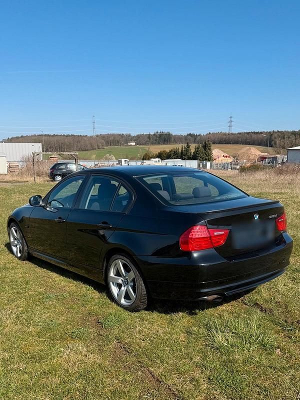 Second-hand BMW 318 143 CP (105 kW) 2009 Negru Berlinǎ