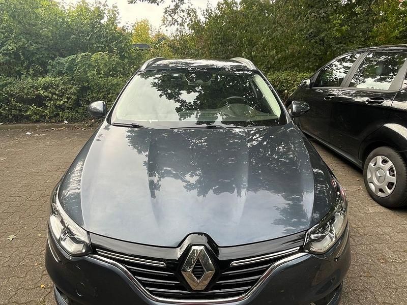 Grau Gebraucht 2019 Renault Mégane IV LIMITED Limousine | 10.499 € (Superpreis) - Bild 1/4