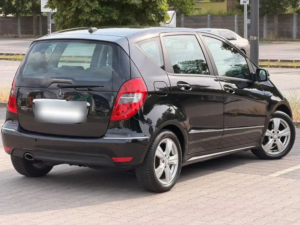Gebraucht Mercedes A160 95 PS (69 kW) 2011 Schwarz Kleinwagen