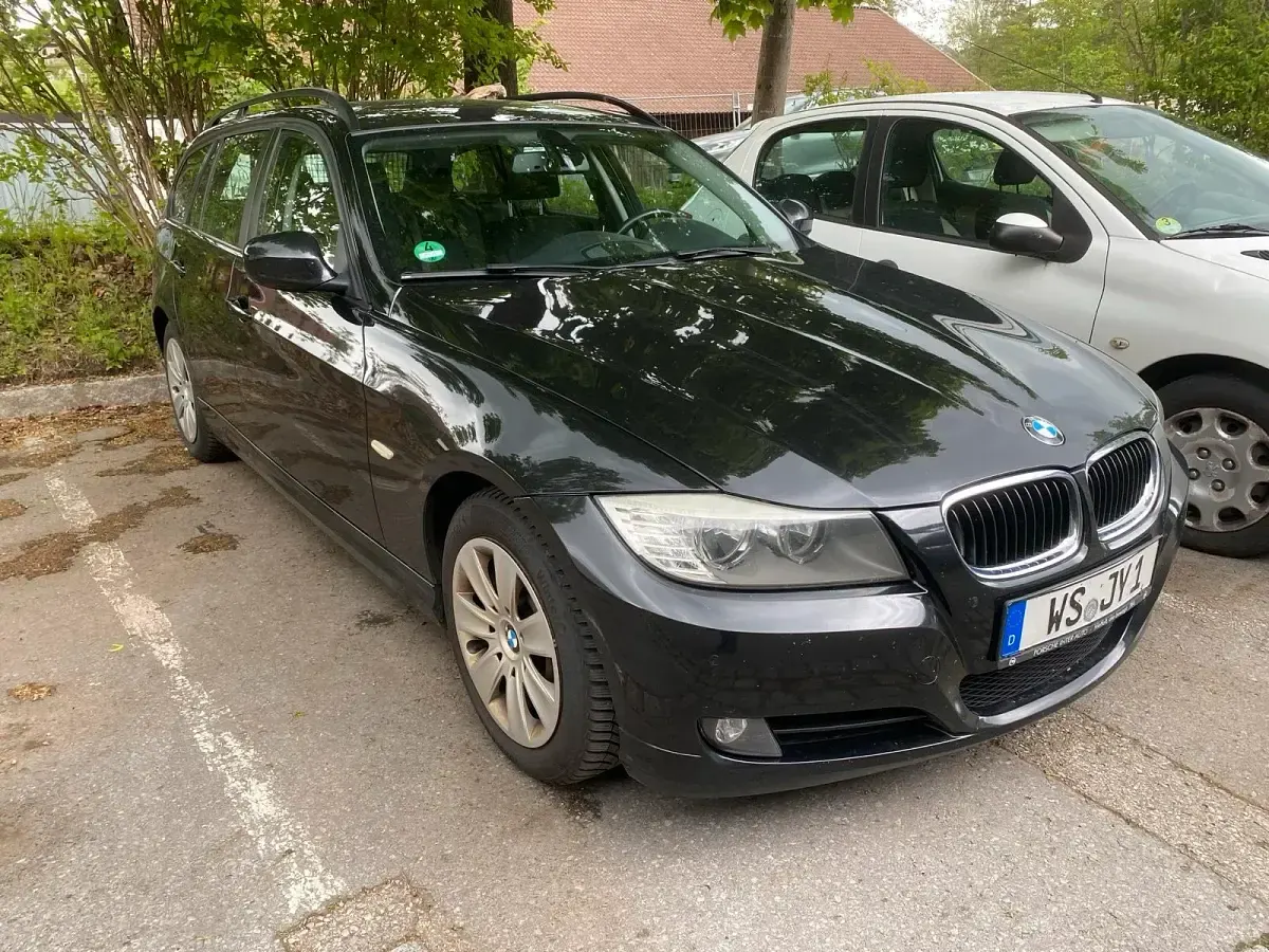 Gebraucht BMW 320 163 PS (119 kW) 2009 Schwarz Kombi
