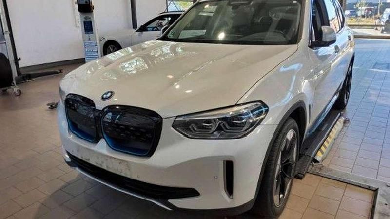 Mineralweiss Gebraucht 2021 BMW iX3 Impressive SUV | 33.990 € (Superpreis) - Bild 1/3