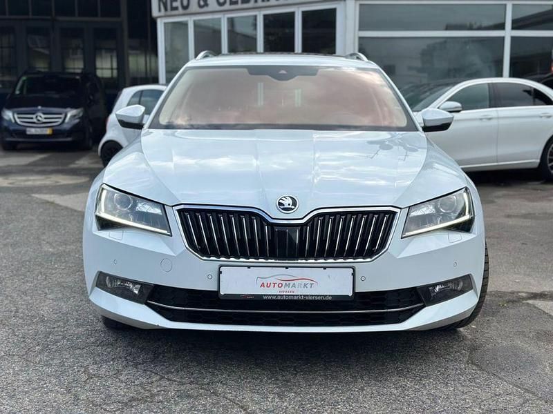 Gebraucht Skoda Superb LAURIN & KLEMENT 190 PS (139 kW) 2015 Weiß Kombi