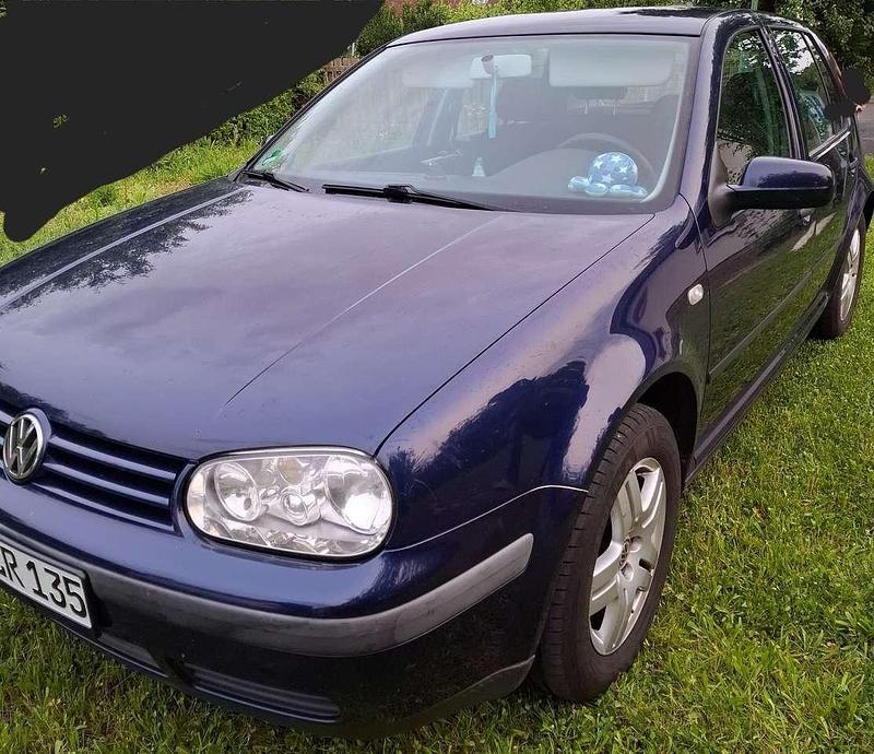 Blau Gebraucht 2002 VW Golf IV Highline Limousine | 2.400 € (Etwas zu teuer) - Bild 1/4
