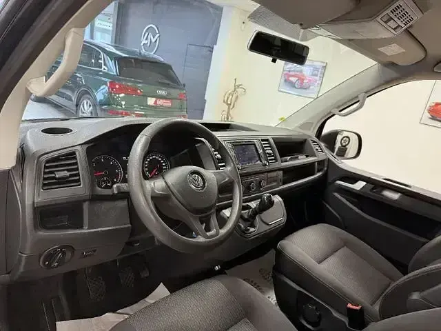 Gebraucht VW Multivan 114 PS (83 kW) 2018 Deep black perleffekt Van / Kleinbus