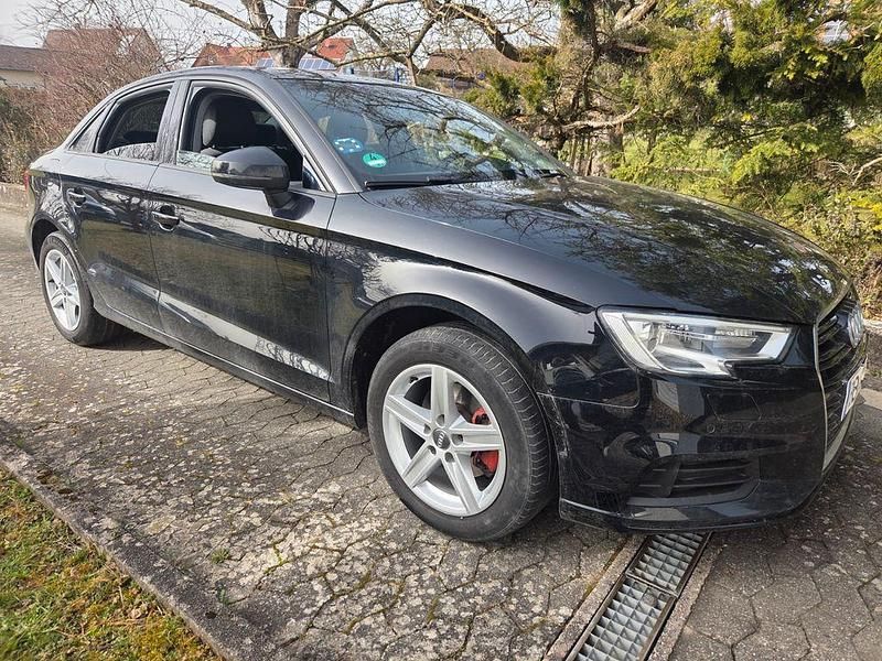 Gebraucht Audi A3 Design 116 PS (85 kW) 2018 Schwarz Limousine