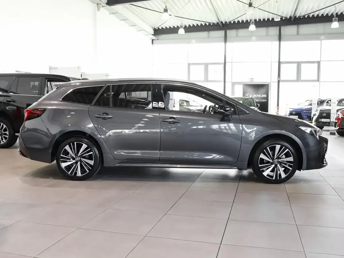 Gebraucht Toyota Corolla 178 PS (130 kW) 2026 Marlingrau Kombi