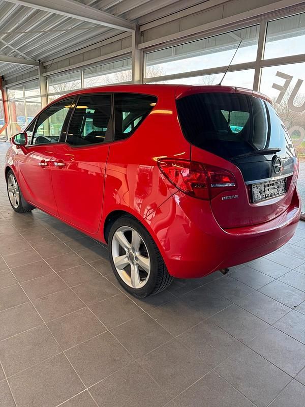 Gebraucht Opel Meriva 101 PS (74 kW) 2011 Rot Van / Kleinbus