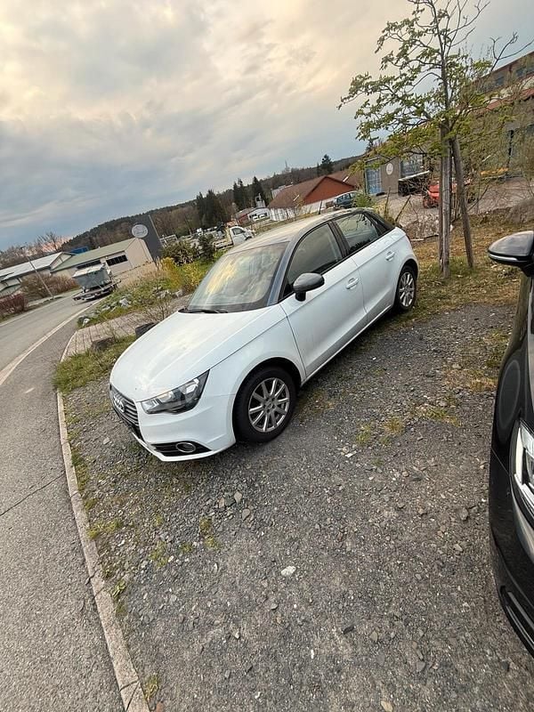 Gebraucht Audi A1 101 PS (74 kW) 2012 Weiß Kleinwagen