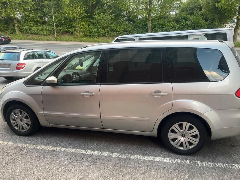 Second-hand Ford Galaxy 140 CP (102 kW) 2011 Argintiu Monovolum