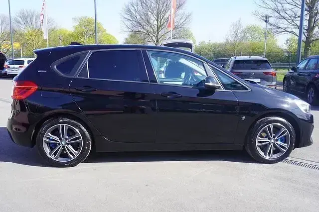 Używany BMW 225 Advantage 224 KM (164 kW) 2019 Czarny Minivan