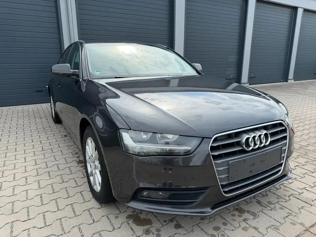 Używany Audi A4 170 KM (125 kW) 2012 Szary Sedan/Limuzyna