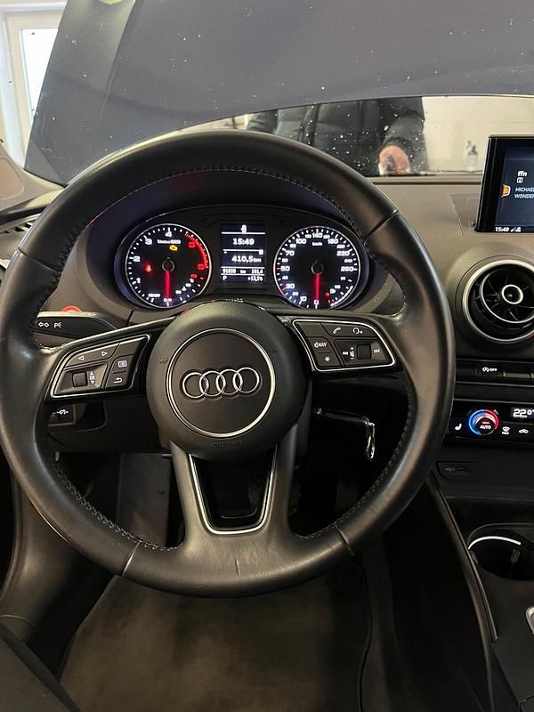 Gebraucht Audi A3 Comfort 116 PS (85 kW) 2017 Blau Kleinwagen