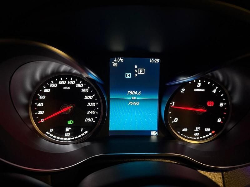 Silber Gebraucht 2019 Mercedes C300 Limousine | 25.500 € (Superpreis) - Bild 1/4