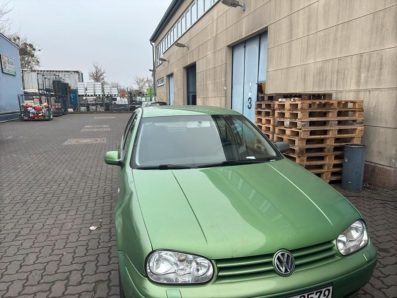 Grün Gebraucht 2006 VW Golf V Kleinwagen | 1.400 € (Guter Preis) - Bild 1/4