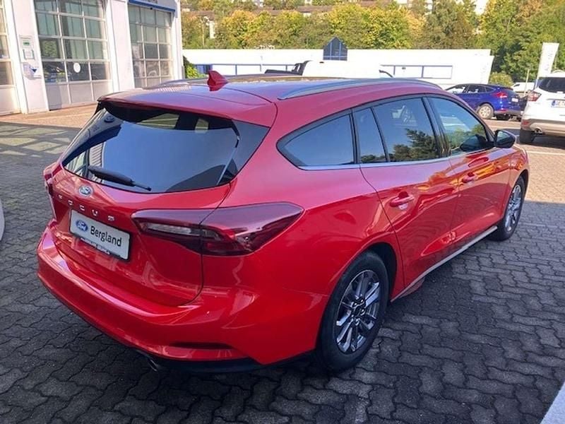 Gebraucht Ford Focus Titanium 125 PS (91 kW) 2024 Lackierung solid racerot Kombi