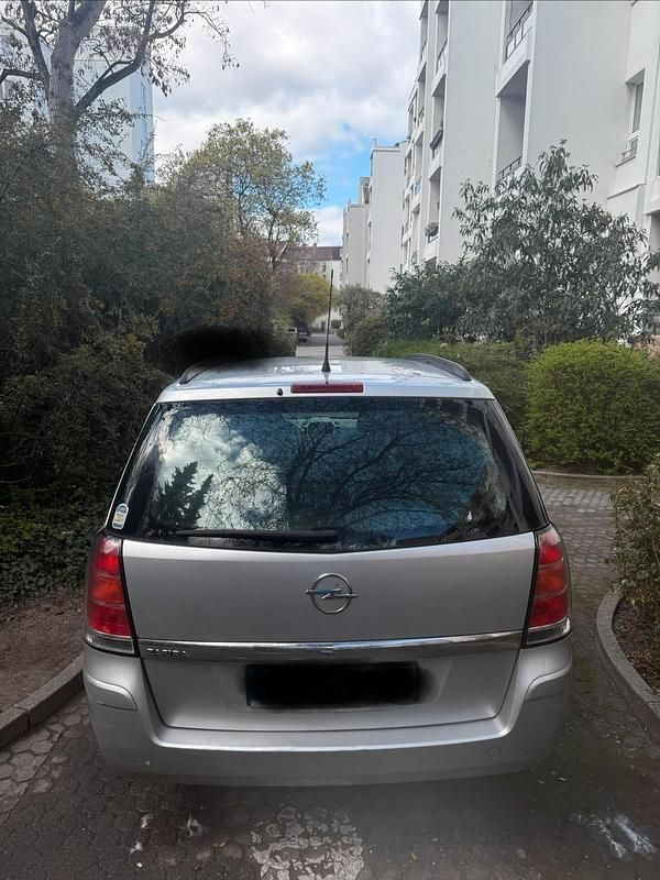 Gebraucht Opel Zafira 105 PS (77 kW) 2006 Silber Van / Kleinbus