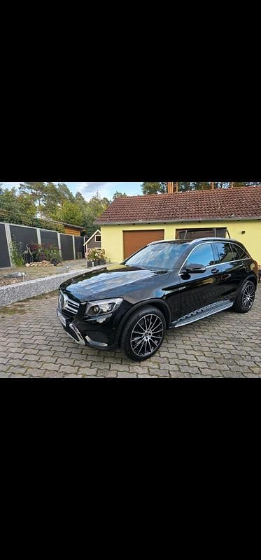Schwarz Gebraucht 2017 Mercedes GLC250 SUV | 24.450 € - Bild 1/4