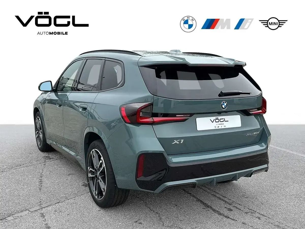 Neu BMW X1 M Sport 163 PS (119 kW) 2026 Cape york gruen SUV