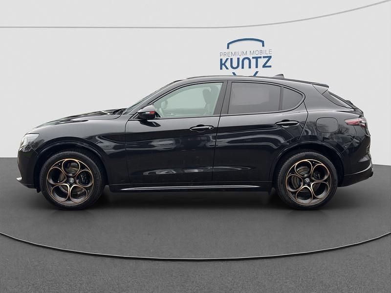 Neu Alfa Romeo Stelvio 209 PS (153 kW) 2025 Colore esterno nero vulcano, SUV