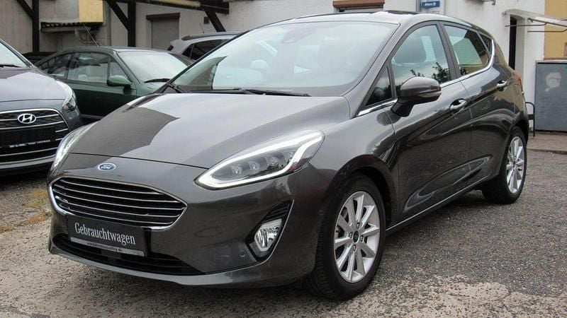 Gebraucht Ford Fiesta Titanium 101 PS (74 kW) 2018 Grau Kleinwagen